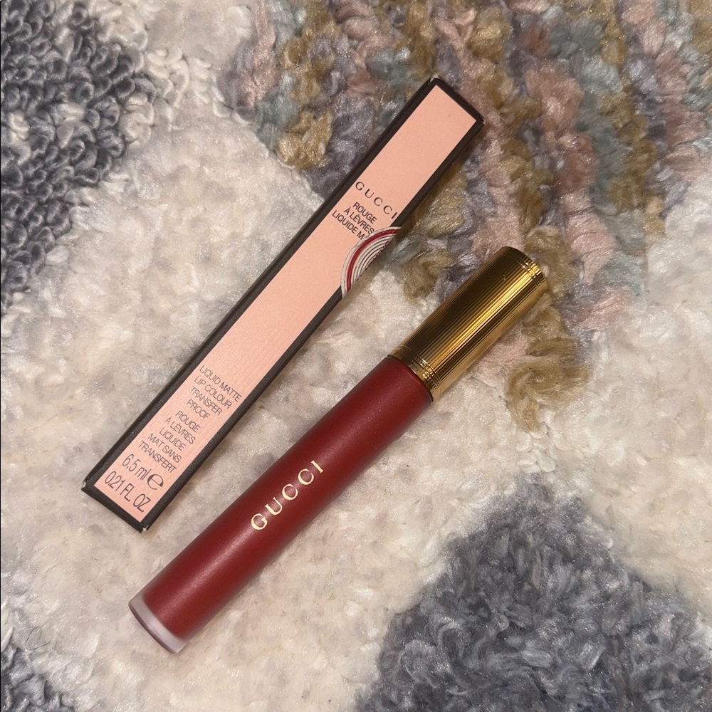 Gucci Liquid Matte Lip Color - Goldie Red - Picture 7 of 13